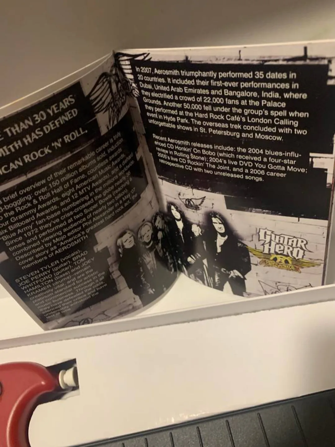 Guitar Hero Aerosmith Limited Edition Bundle PlayStation 2 image indicator(9)