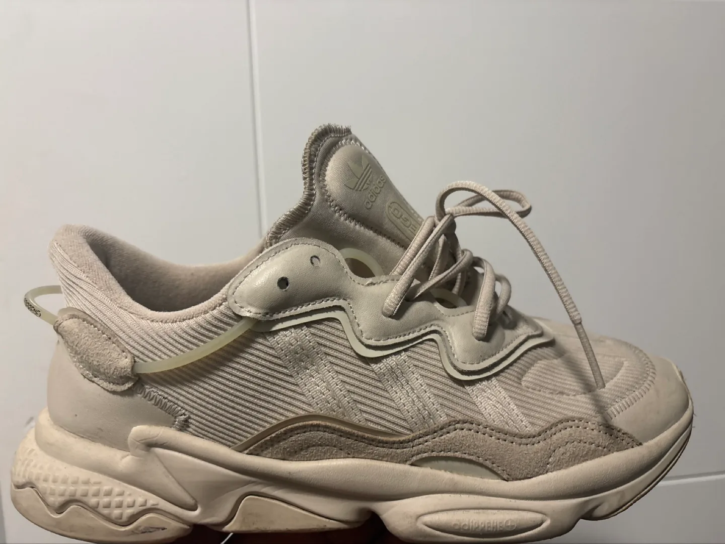 Adidas Ozweego Beige Sneakers thumbnail