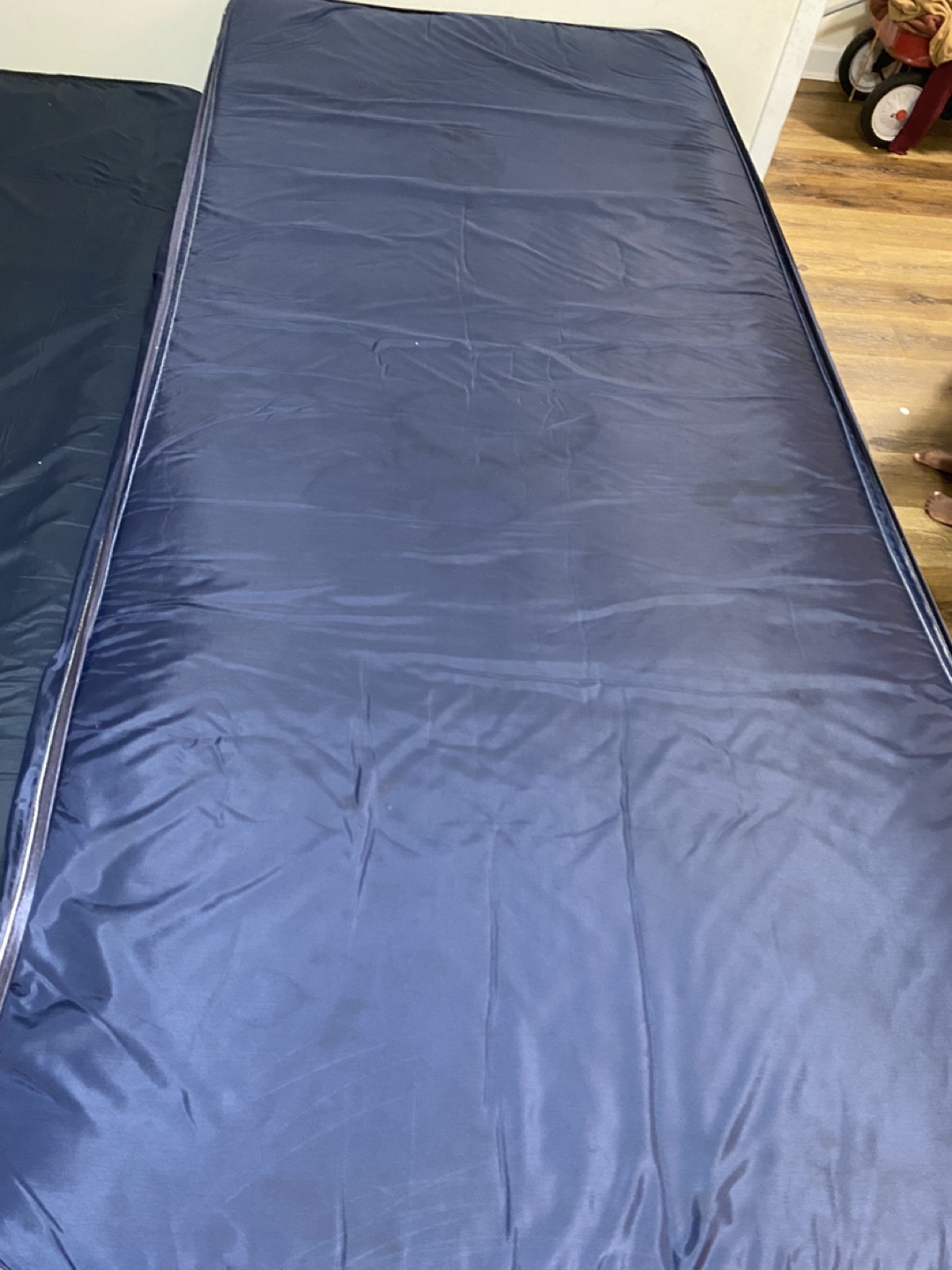 Bedding $30 each - photo 3