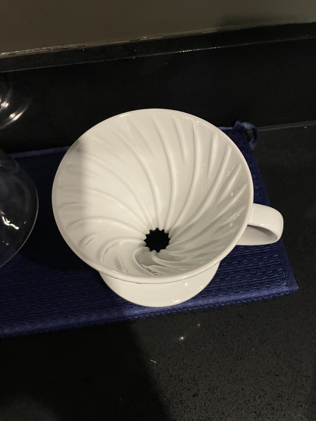 Hario V60 Ceramic Pour Over Coffee Dripper with Glass Server - photo 2