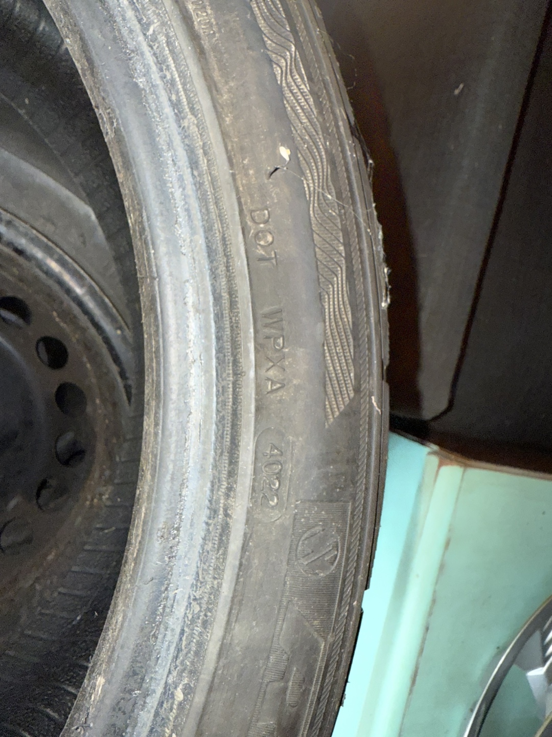 Used 235/40ZR18 - photo 4