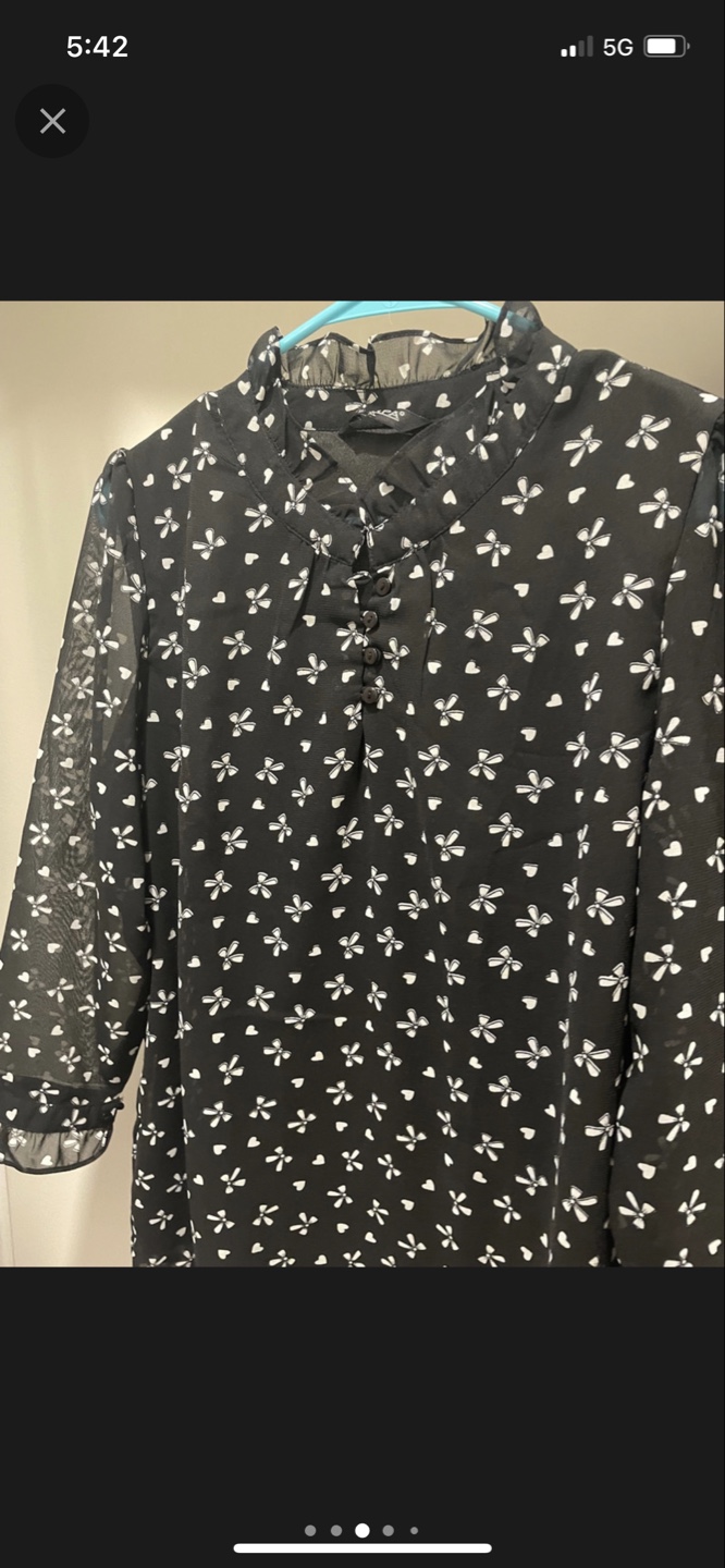 Bundle of four tops - 2 blouses and 2 button-down shirts - photo 2