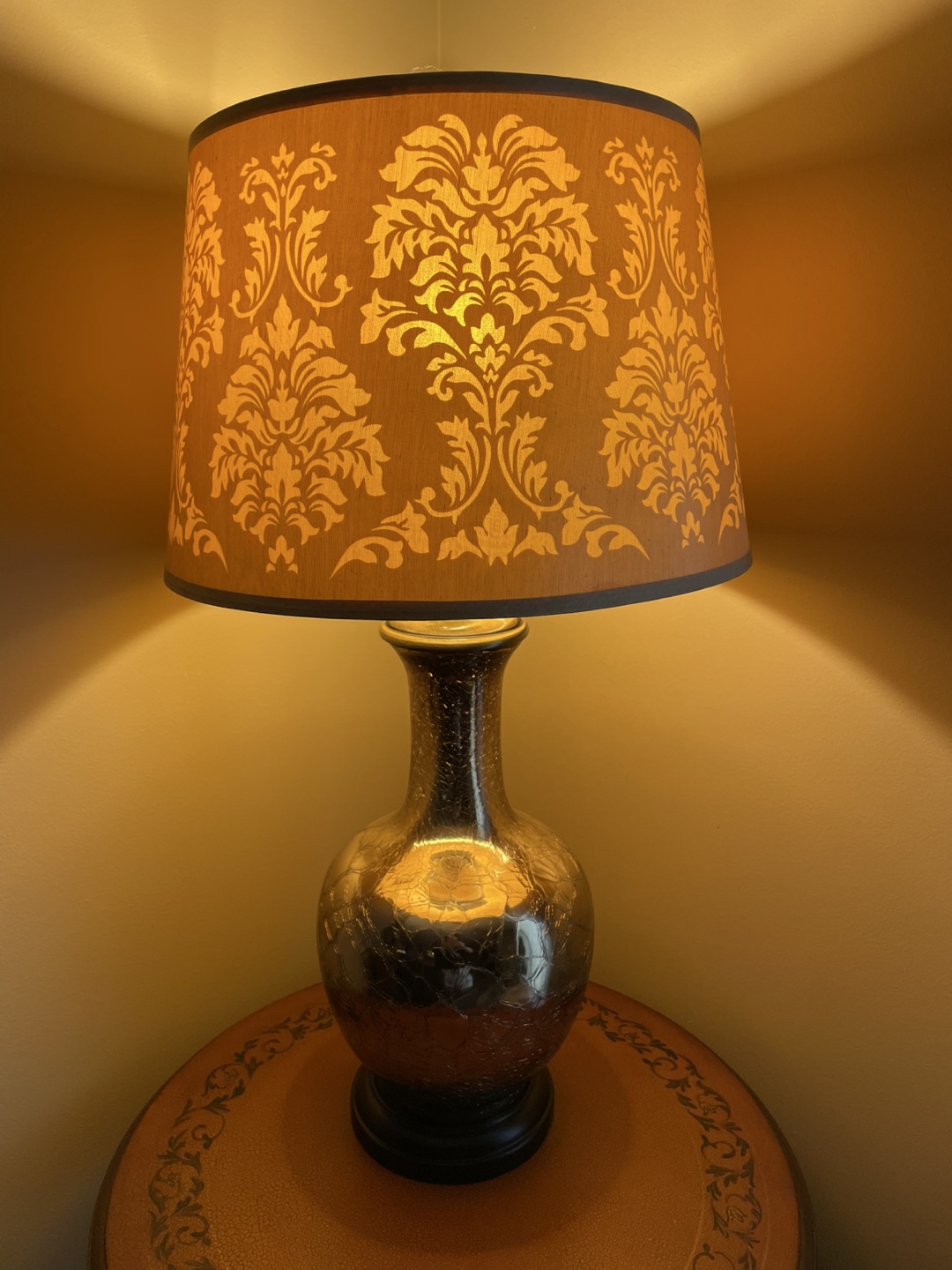 Elegant Crackled Glass Table Lamp with Lampshade