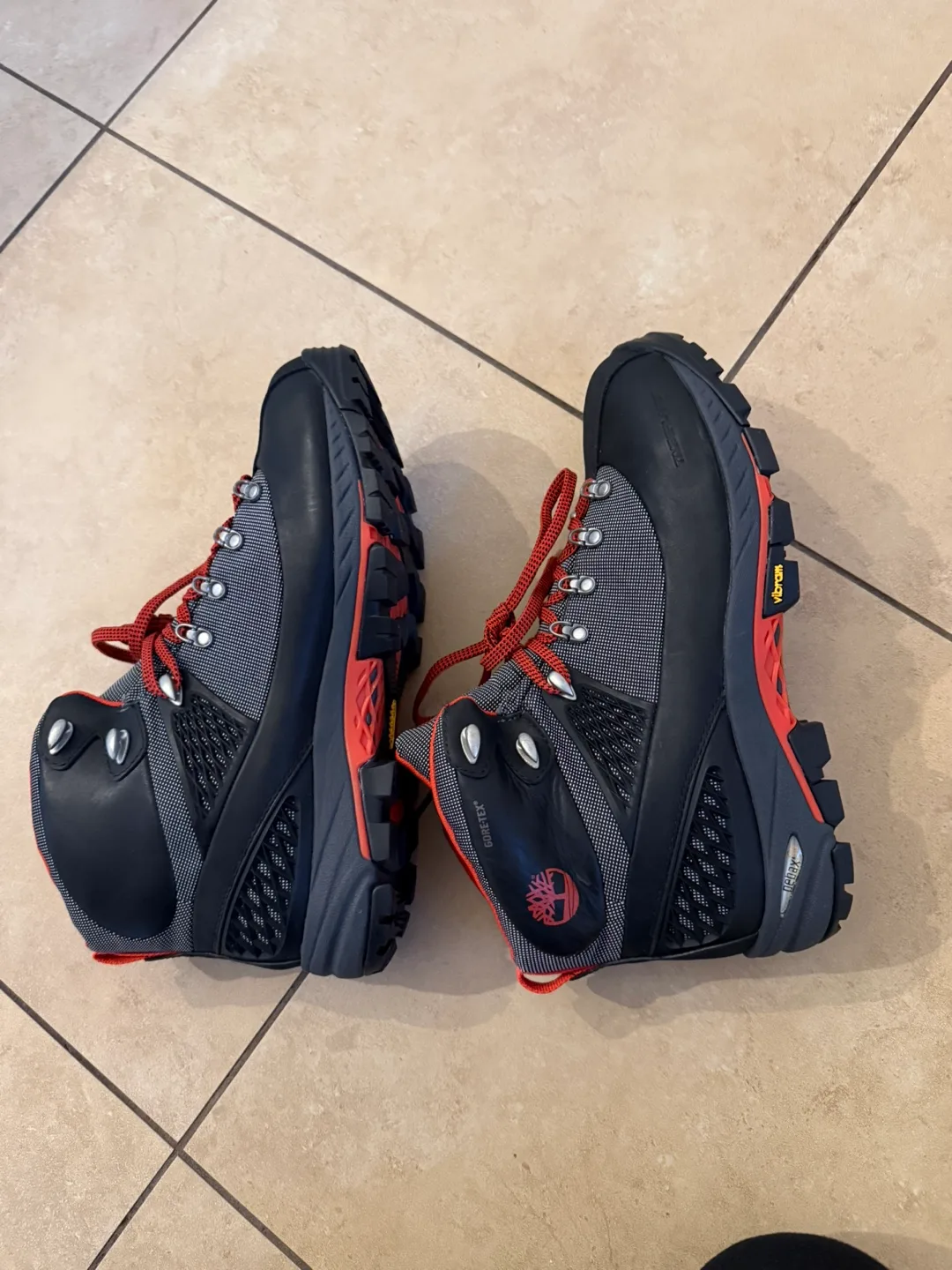 Timberland goretex men’s shoes - size 11.5 image indicator(4)