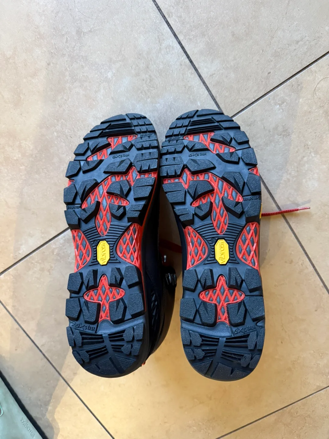 Timberland goretex men’s shoes - size 11.5 image indicator(7)