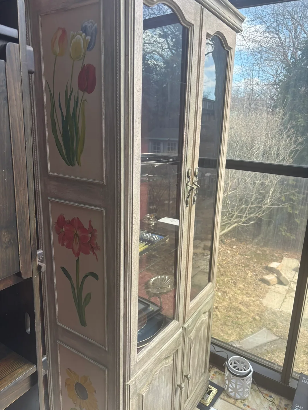 Vintage Display Cabinet with Glass Doors image indicator(2)