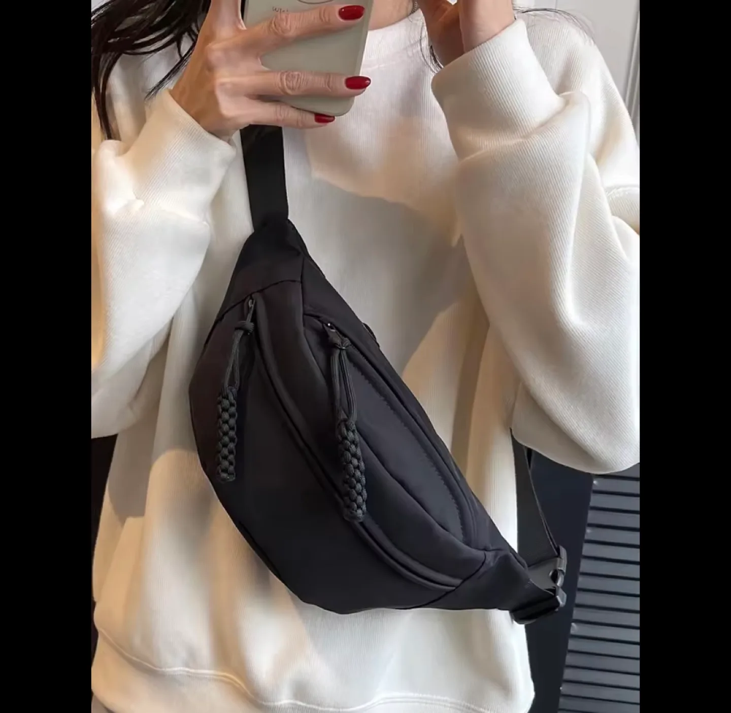 Black fanny pack image indicator(5)