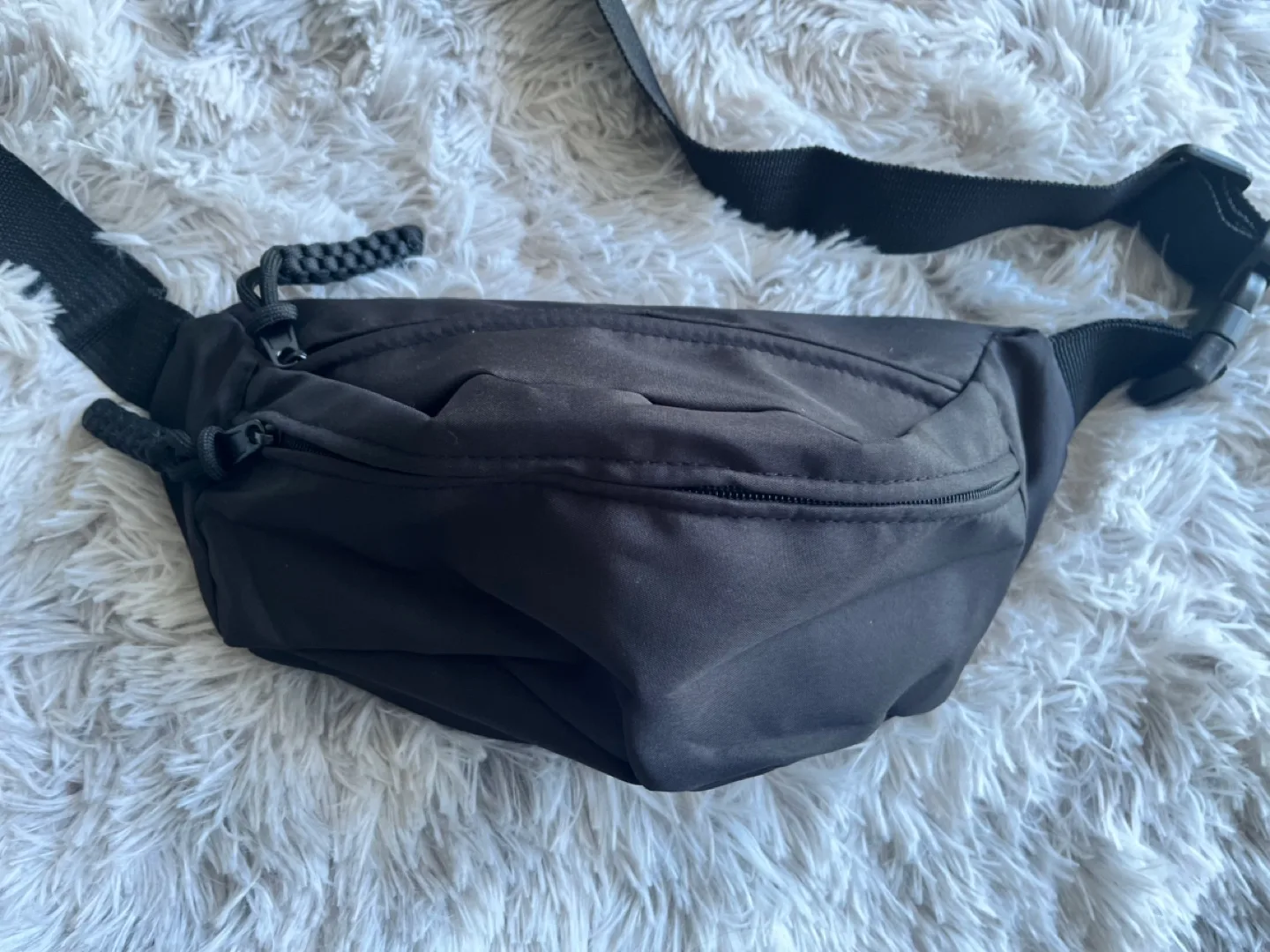 Black fanny pack image indicator(4)