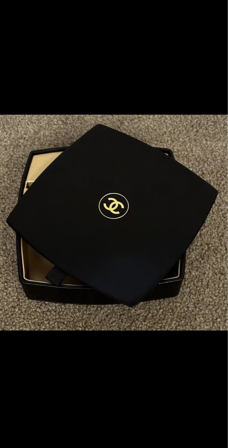Chanel Sublimage Beauty Case with mirror image indicator(8)