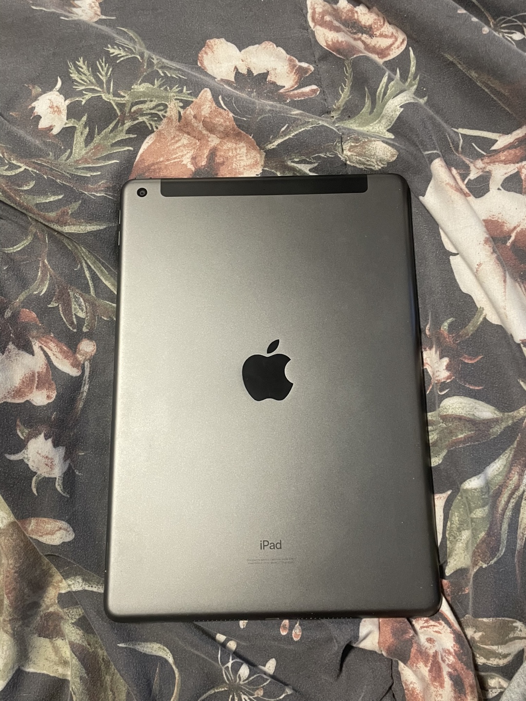 8th Gen iPad - Space Grey - photo 3