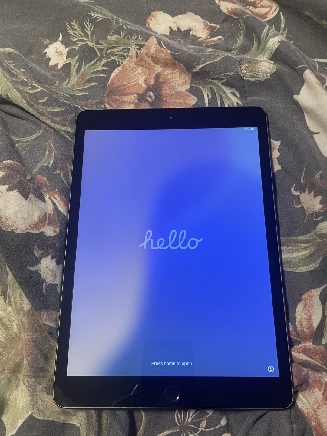 8th Gen iPad - Space Grey - photo 2