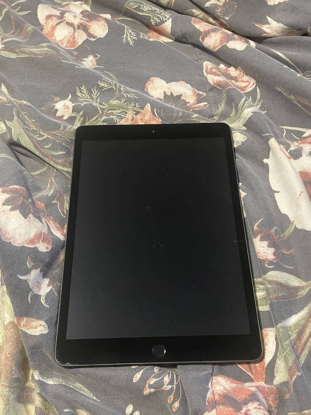 8th Gen iPad - Space Grey thumbnail