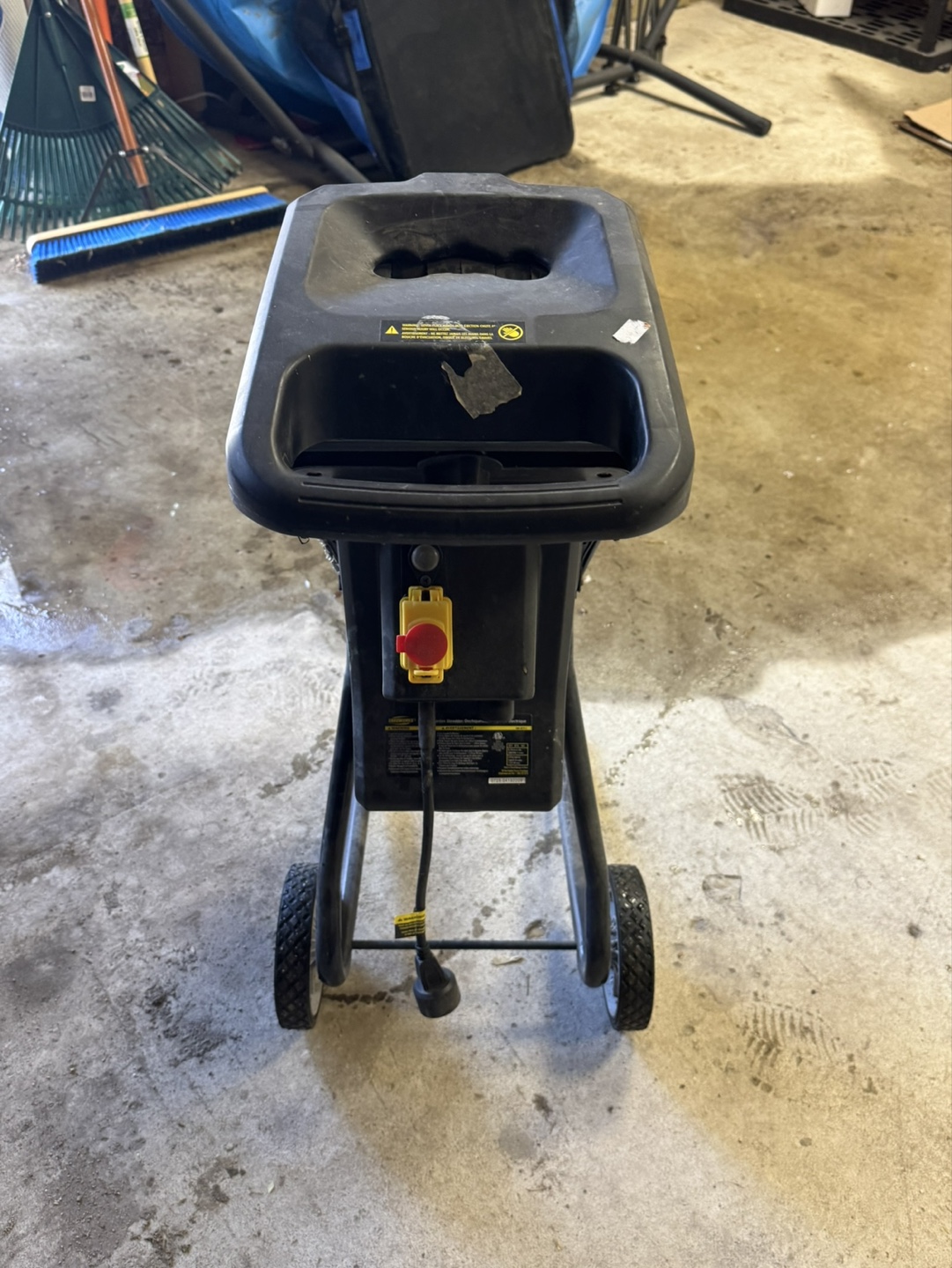 Yardworks Electric Garden Shredder - photo 2