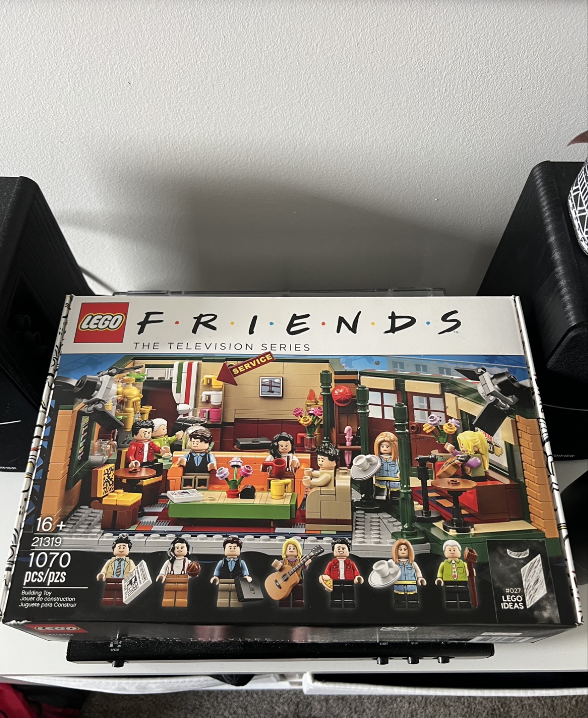 LEGO Friends Central Perk 21319