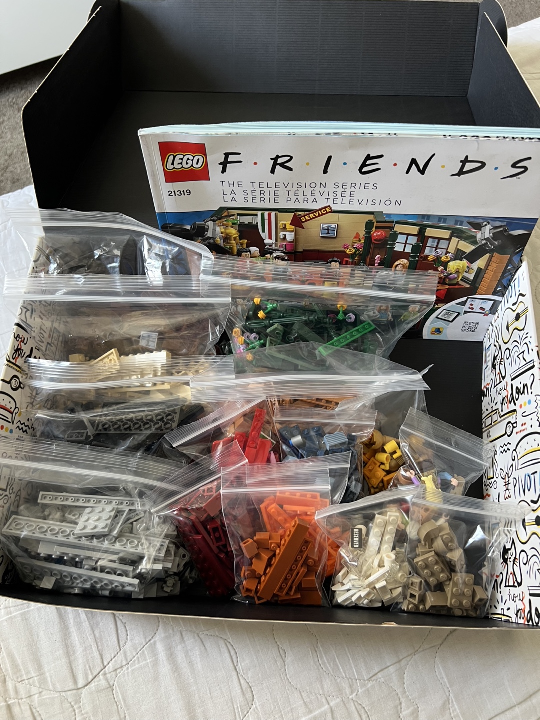 LEGO Friends Central Perk 21319 - photo 2