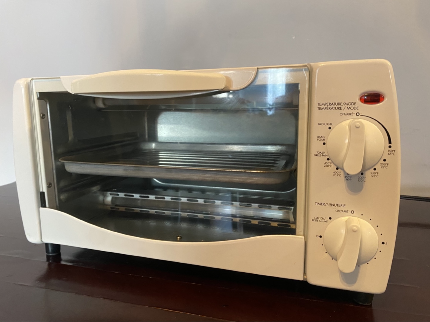 Compact countertop oven