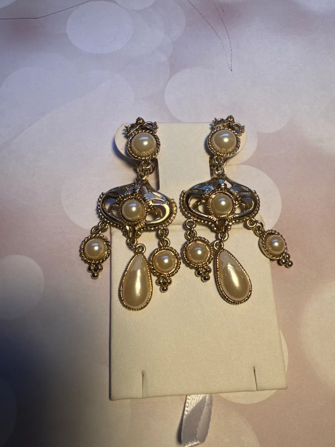 Vintage Gold Tone Pearl Dangle Earrings thumbnail