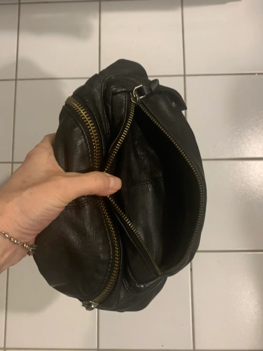 💚Free People Black Leather Belt Bag image indicator(2)