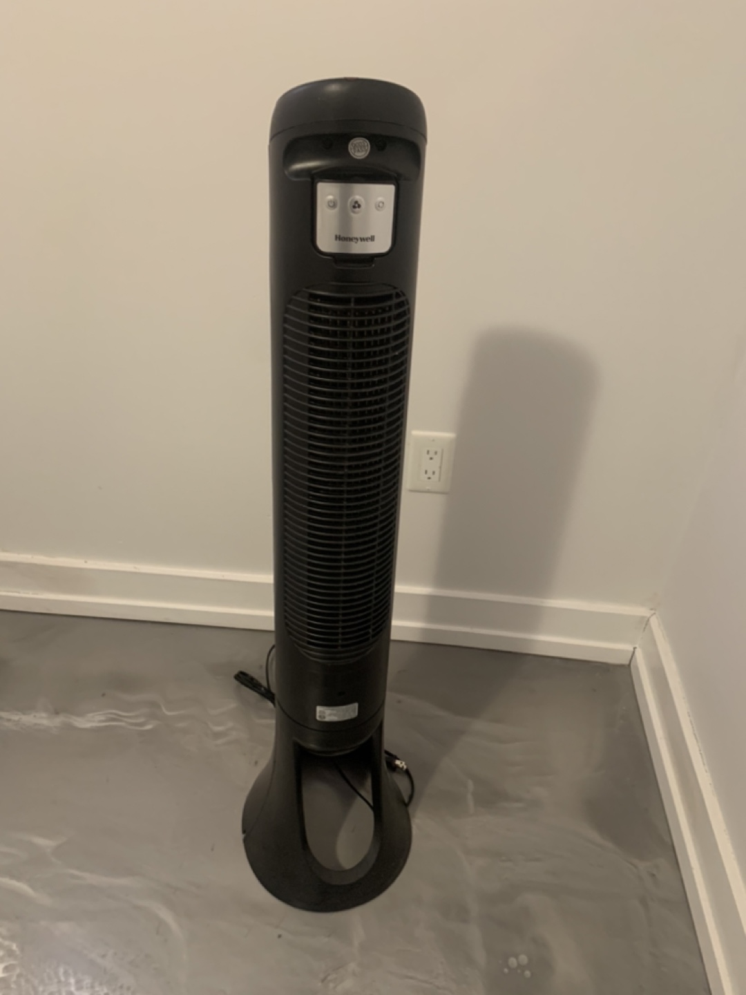 Honeywell TurboForce Tower Fan - photo 2