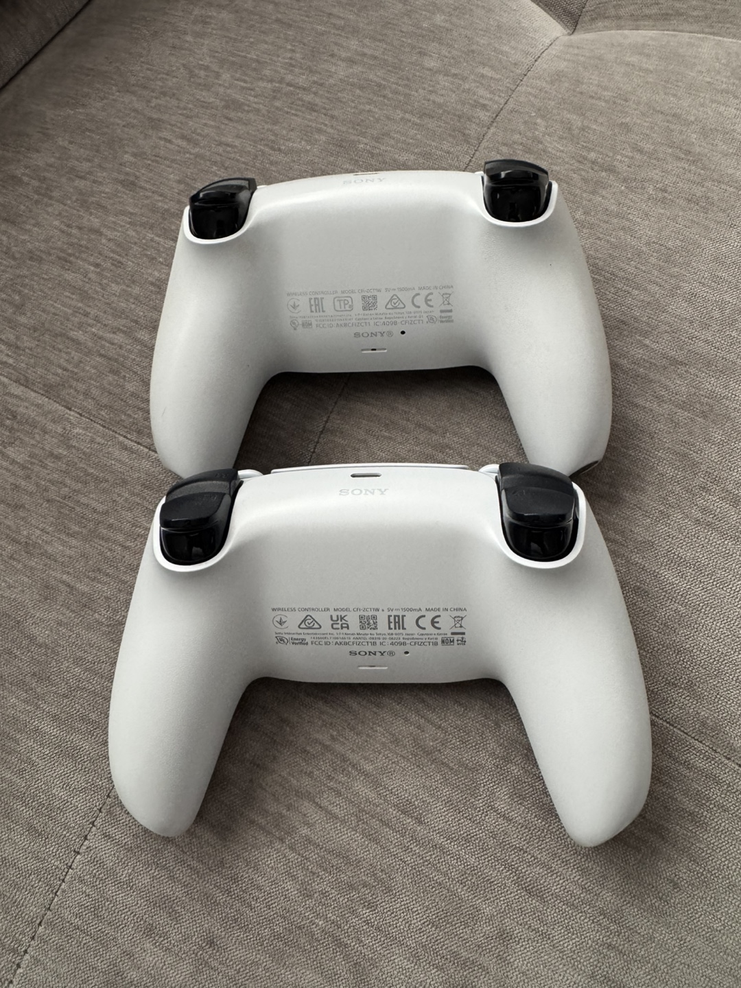 Pair of PlayStation 5 DualSense Wireless Controllers - White - photo 2