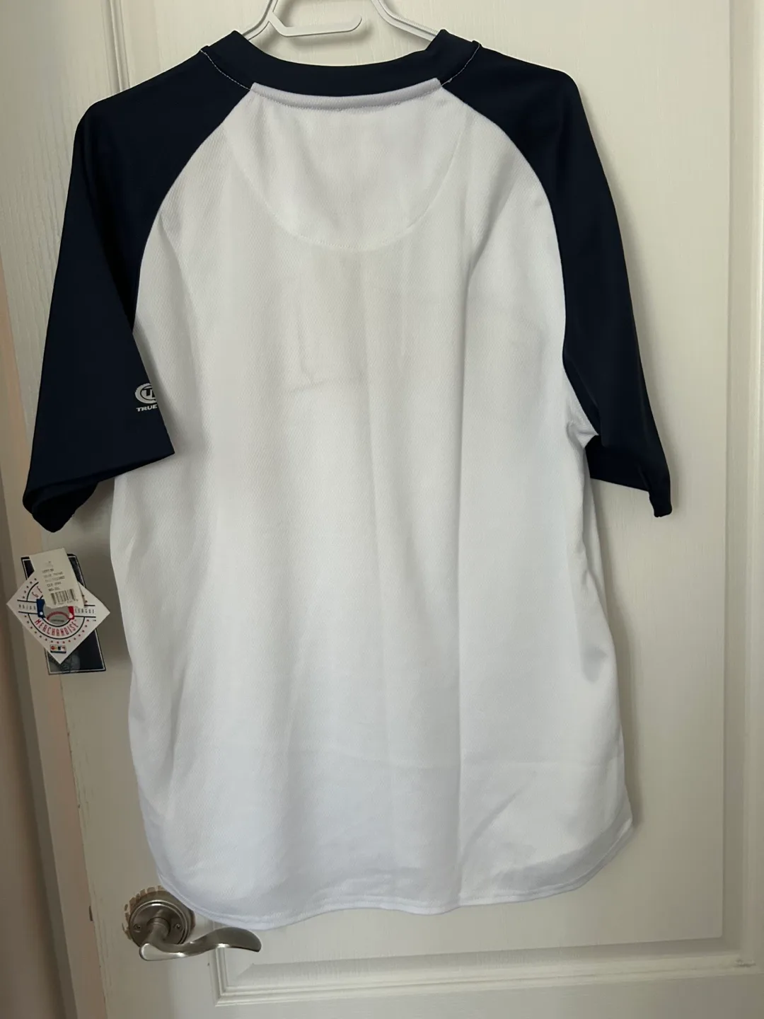 BNWT MLB Twins Men’s Jersey Shirt image indicator(4)