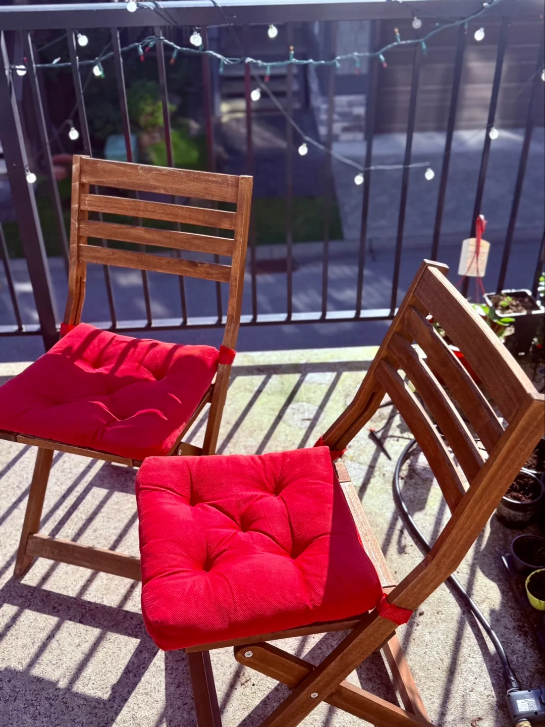 IKEA Åpplarö Outdoor Balcony Table and Chairs Set image indicator(4)