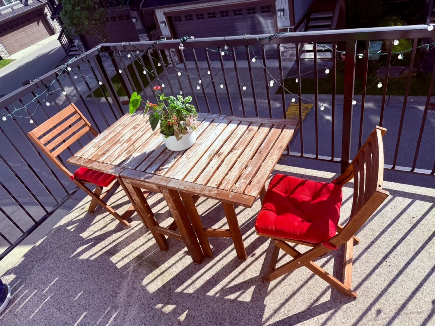 IKEA Åpplarö Outdoor Balcony Table and Chairs Set image indicator(7)