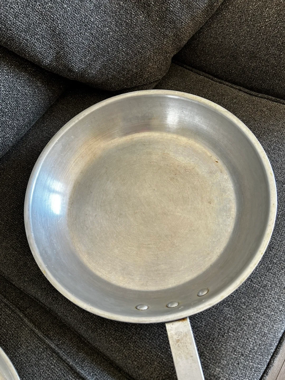 Aluminum frying pan. Commercial grade image indicator(2)