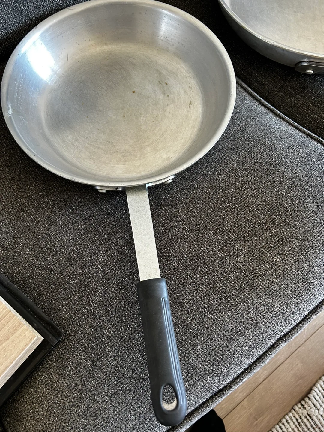 Aluminum frying pan. Commercial grade image indicator(4)