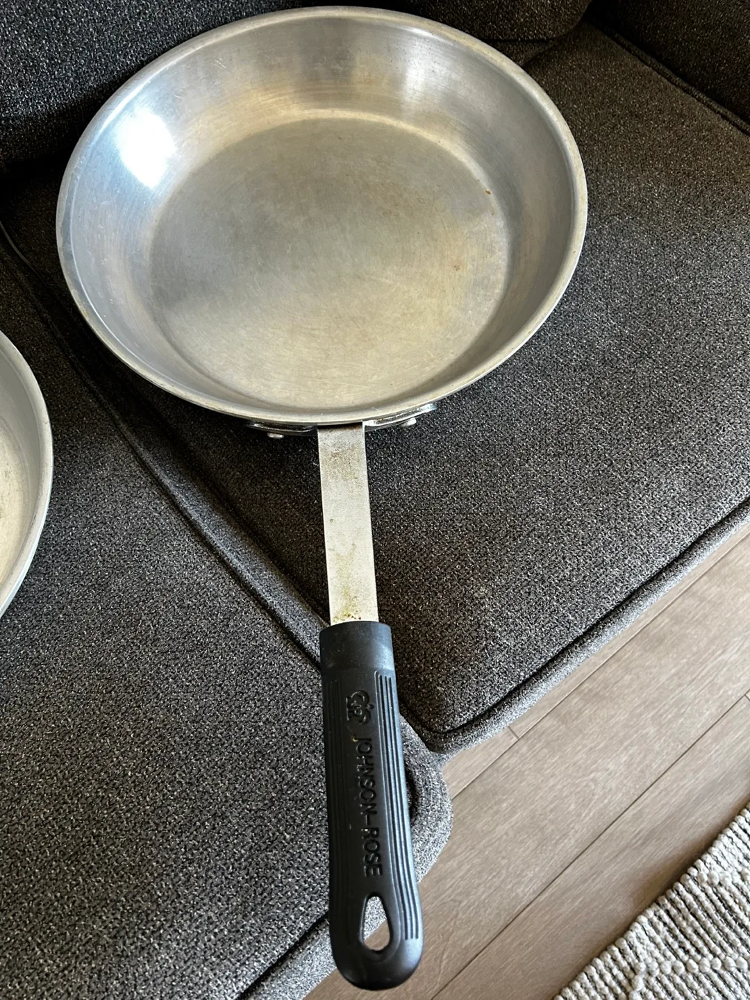 Aluminum frying pan. Commercial grade image indicator(3)