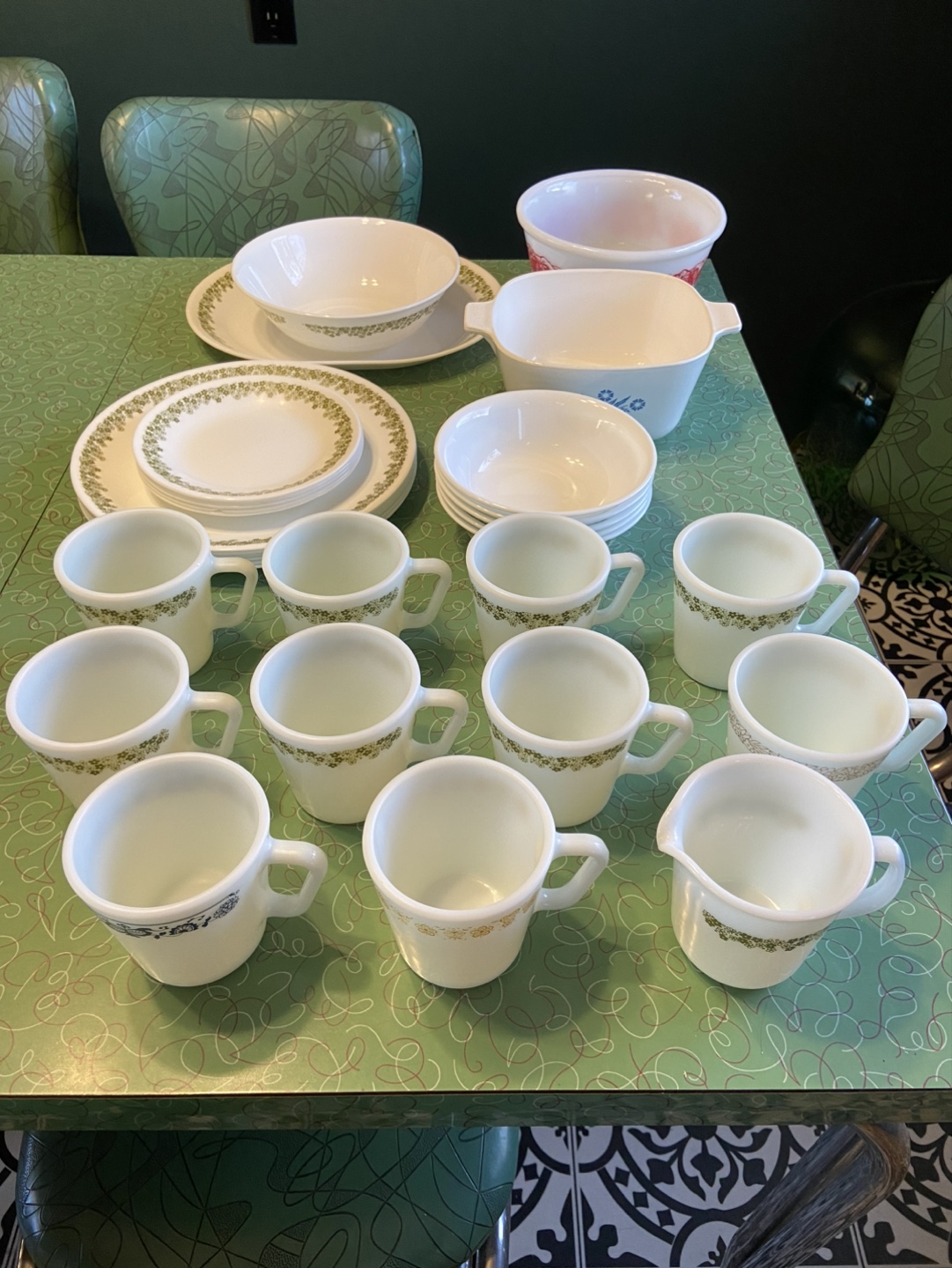 31-Piece Vintage Pyrex / Corelle / Corningware / Hazel Atlas Lot
