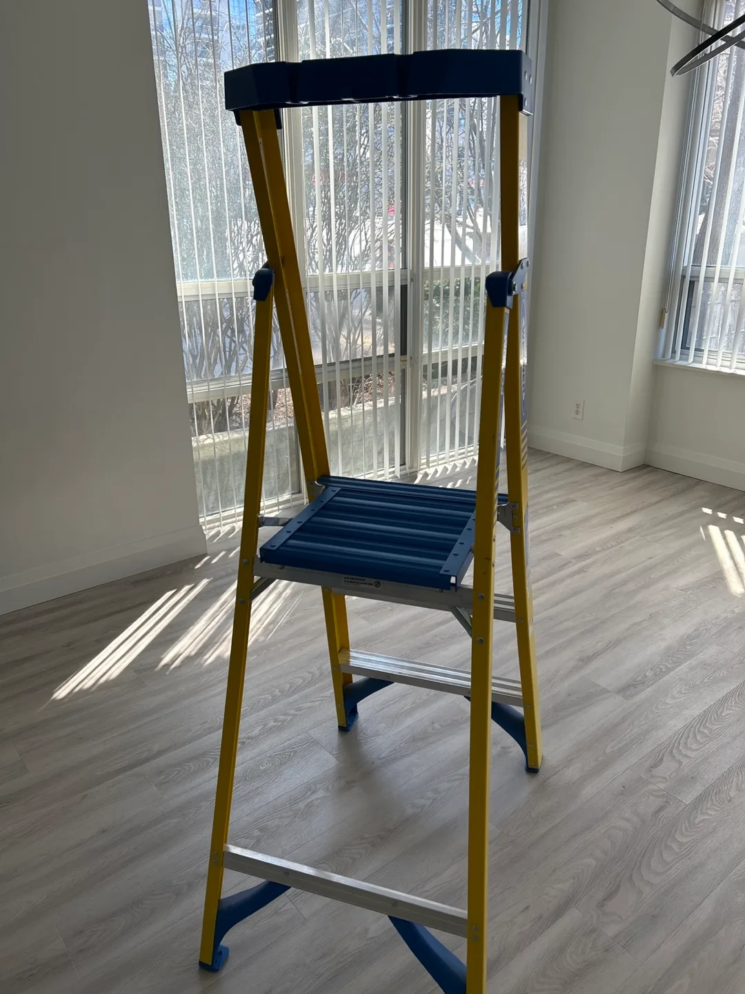 Werner 3' Fiberglass Step Ladder image indicator(6)