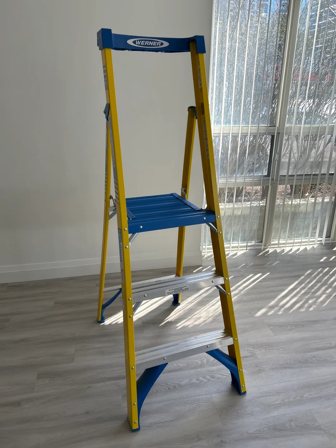Werner 3' Fiberglass Step Ladder image indicator(8)