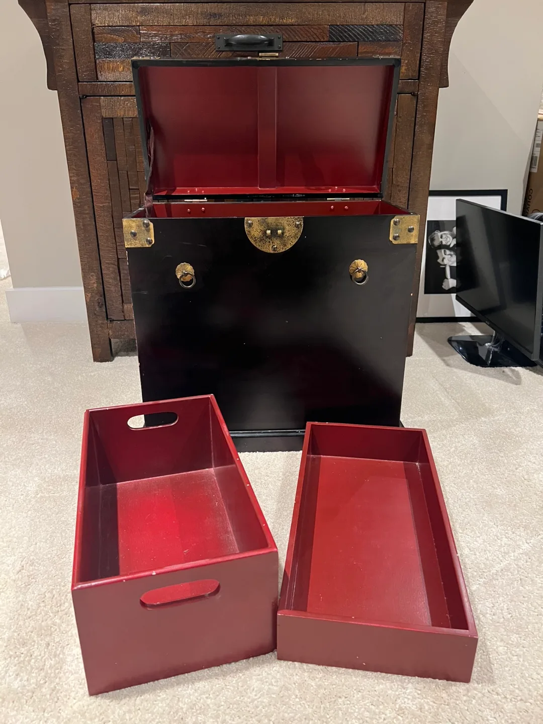 Asian-style Storage Trunk with Trays image indicator(5)