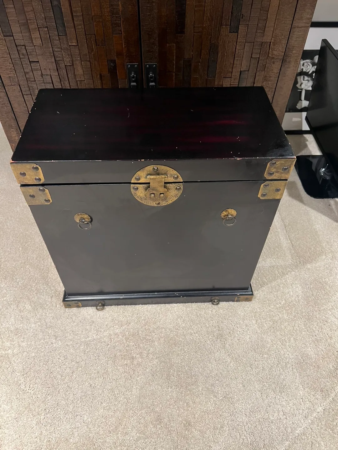 Asian-style Storage Trunk with Trays image indicator(2)