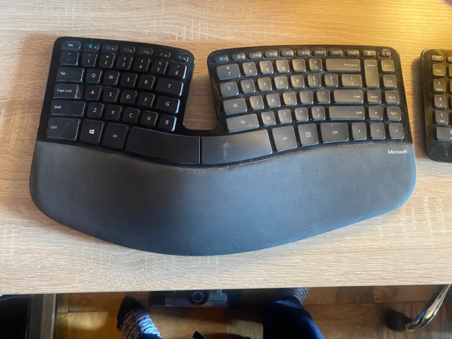 Microsoft Sculpt Ergonomic Keyboard and Number Pad image indicator(2)