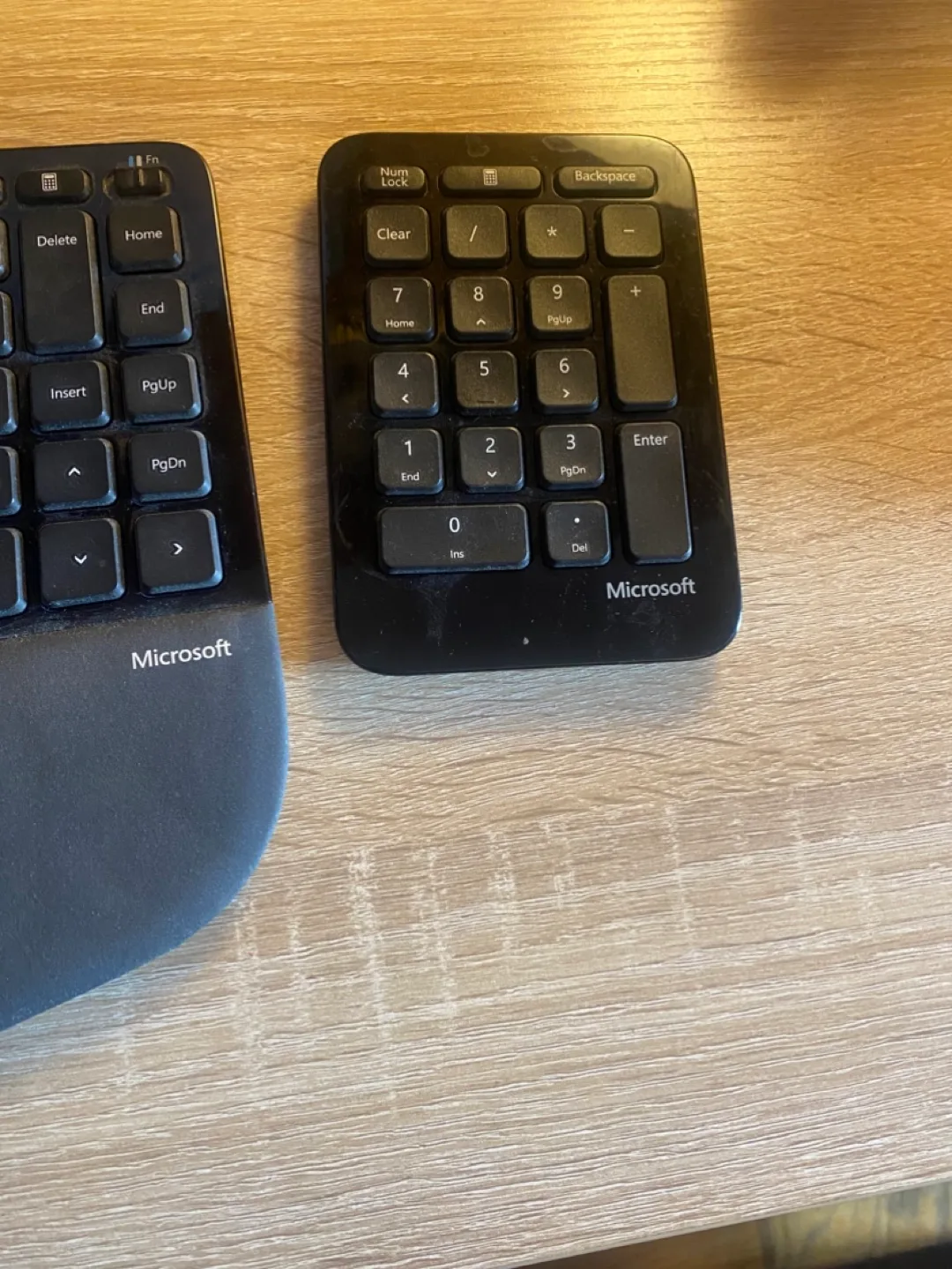Microsoft Sculpt Ergonomic Keyboard and Number Pad image indicator(3)