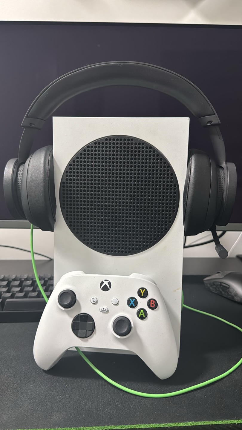 Xbox Series S Bundle - photo 3