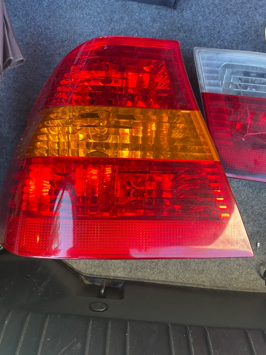 E46 Sedan Tail & Trunk Inner lamps image indicator(3)