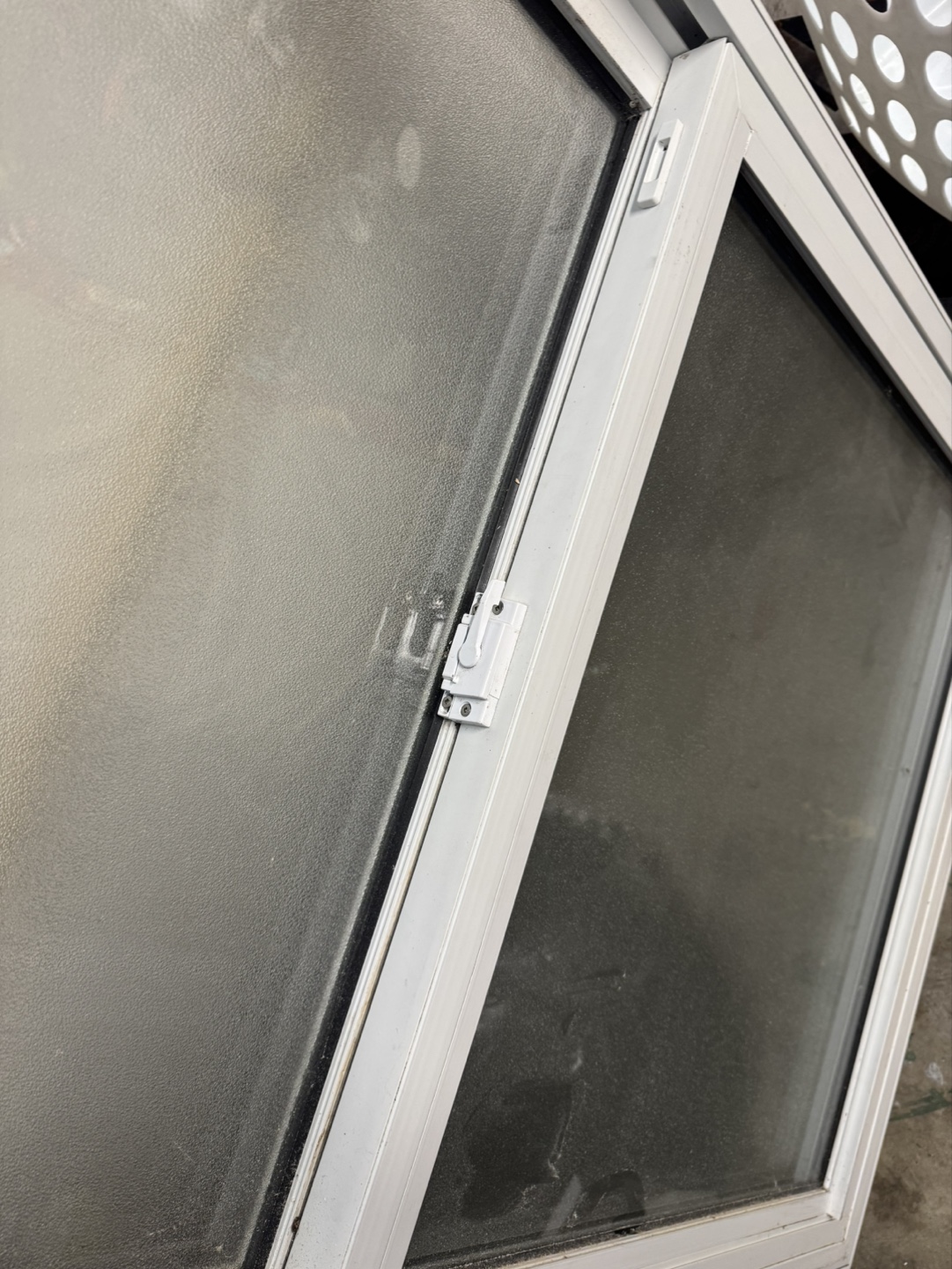 Double Hung Window - White Aluminum Frame - Frosted Glass - photo 3