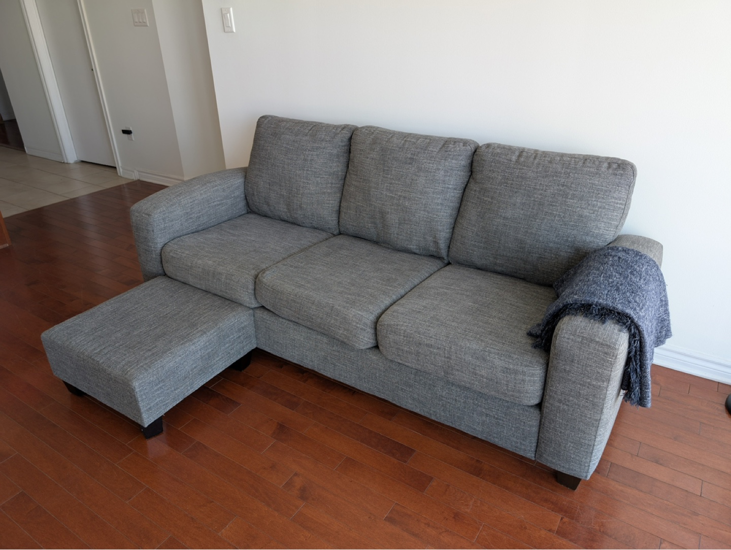 Grey sectional couch (with optional reversible chaise / ottoman) - photo 5