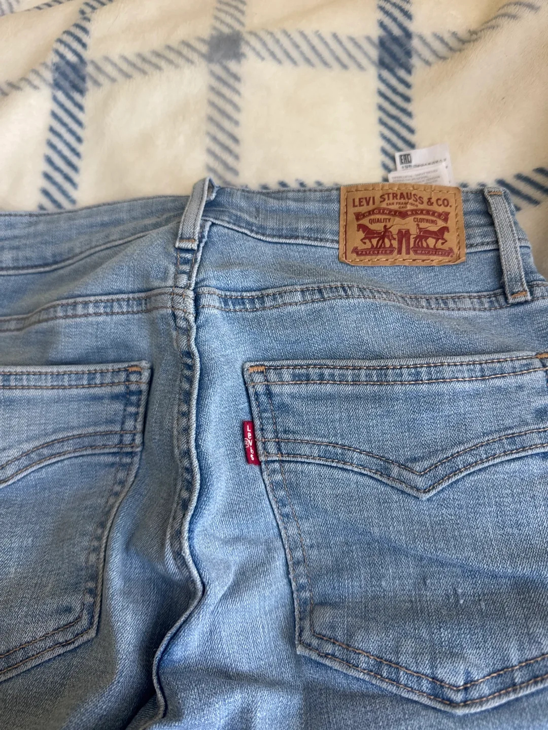 Levi's 725 High Rise Bootcut Jeans - Size 25 image indicator(3)