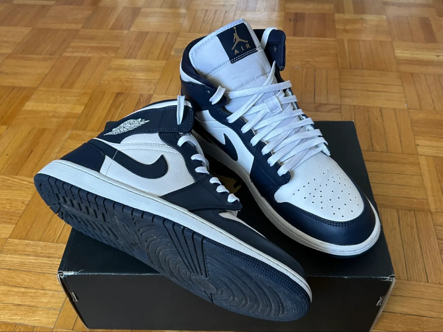Nike Air Jordan 1 Mid SE - Obsidian/White image indicator(3)