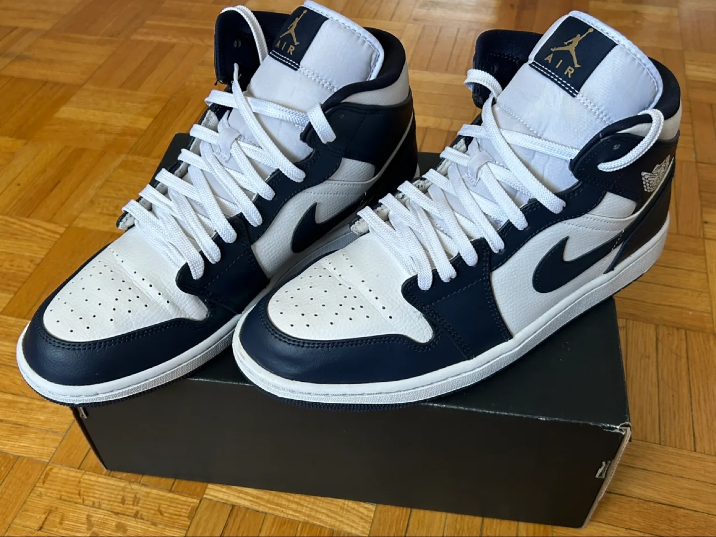 Nike Air Jordan 1 Mid SE - Obsidian/White image indicator(4)