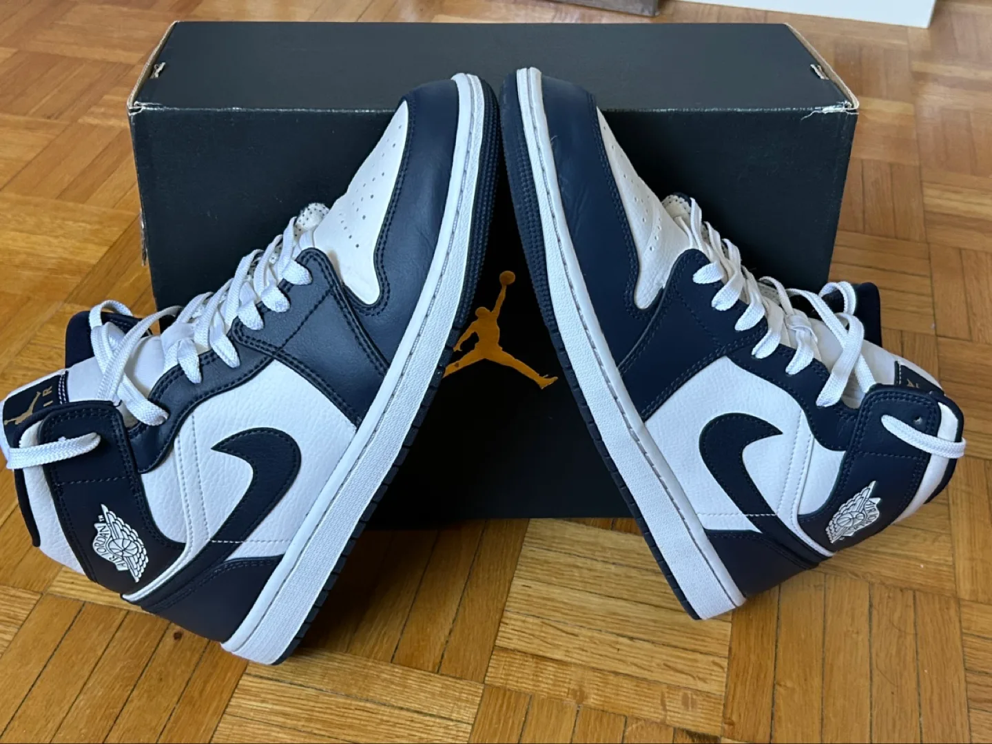 Nike Air Jordan 1 Mid SE - Obsidian/White image indicator(5)