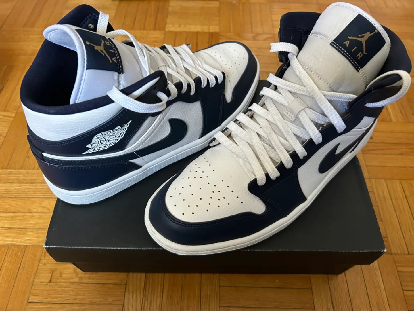 Nike Air Jordan 1 Mid SE - Obsidian/White image indicator(6)