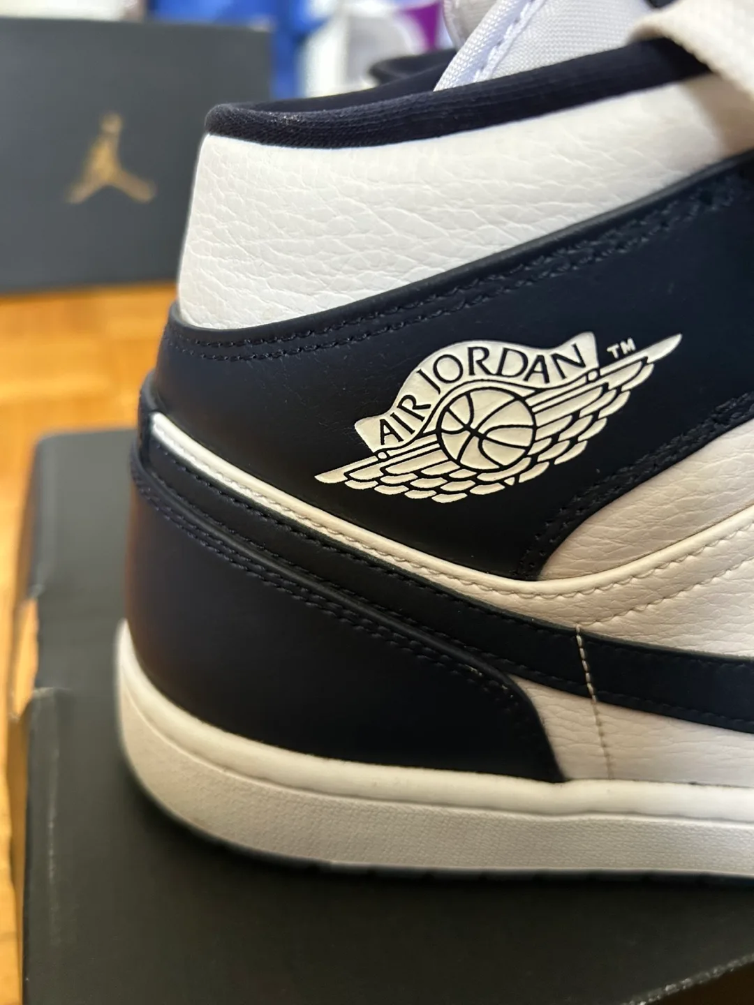 Nike Air Jordan 1 Mid SE - Obsidian/White image indicator(7)