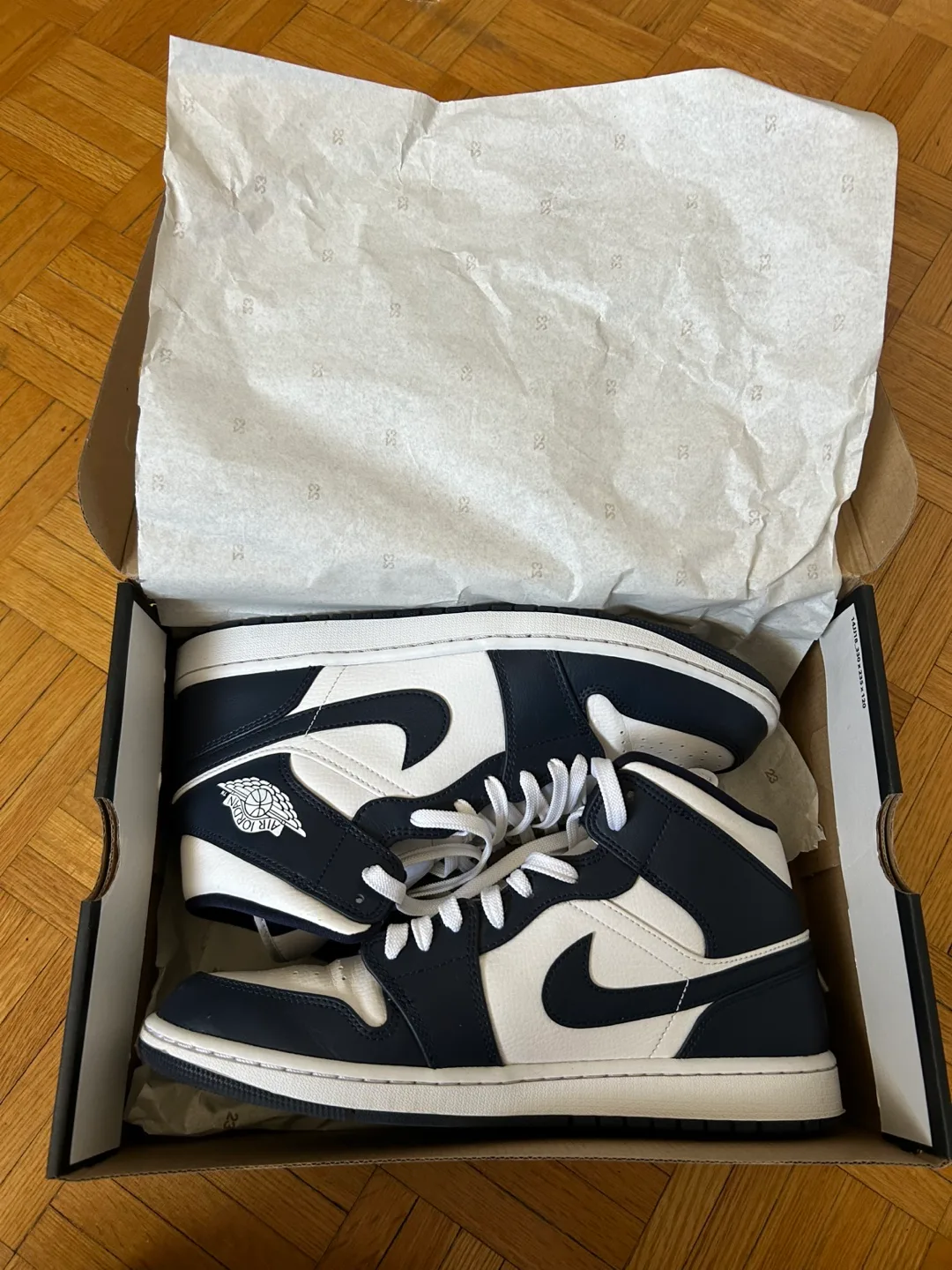 Nike Air Jordan 1 Mid SE - Obsidian/White image indicator(9)