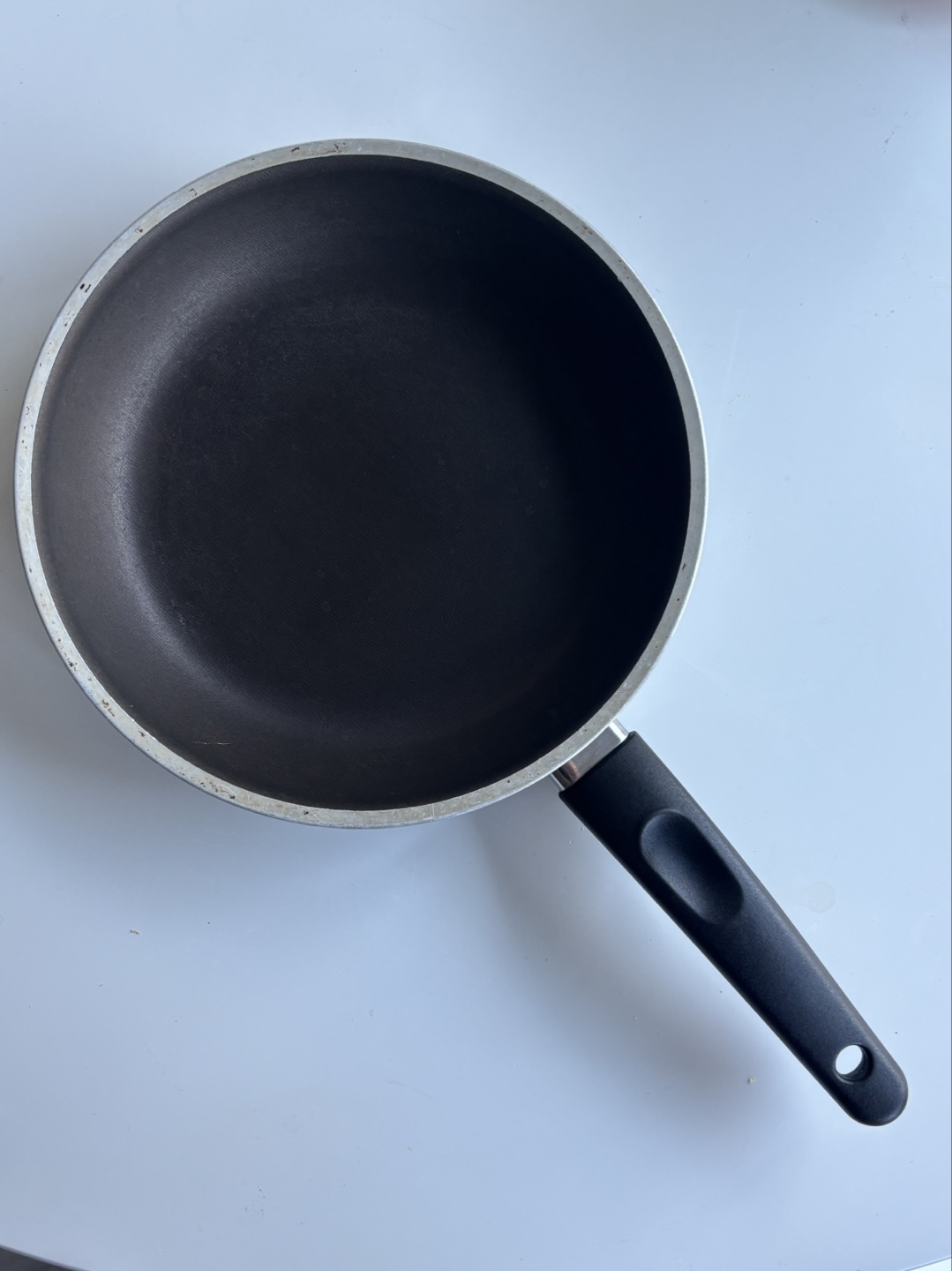 Non-stick frying pan 8” diameter