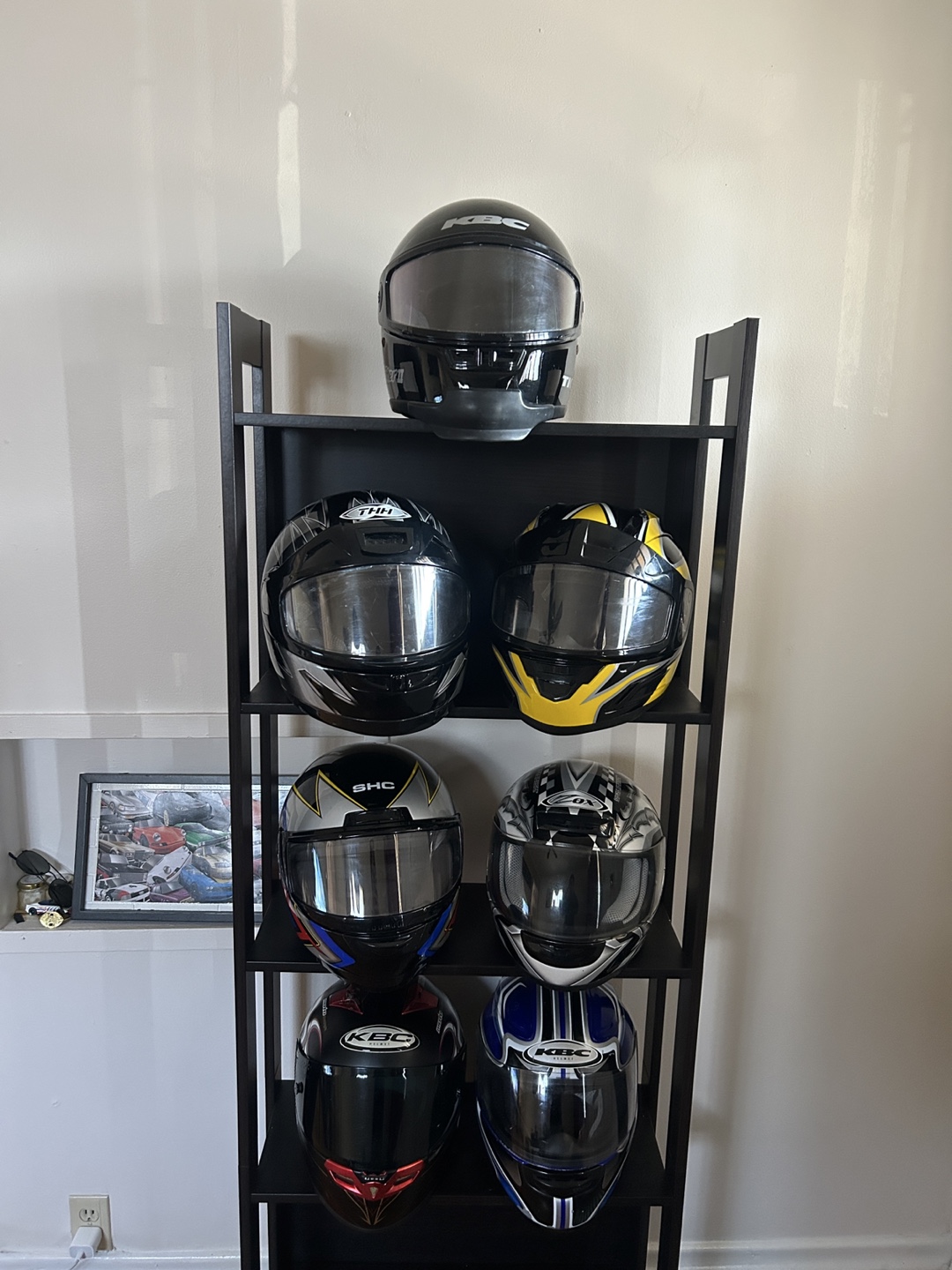 Full face motorcycle helmets